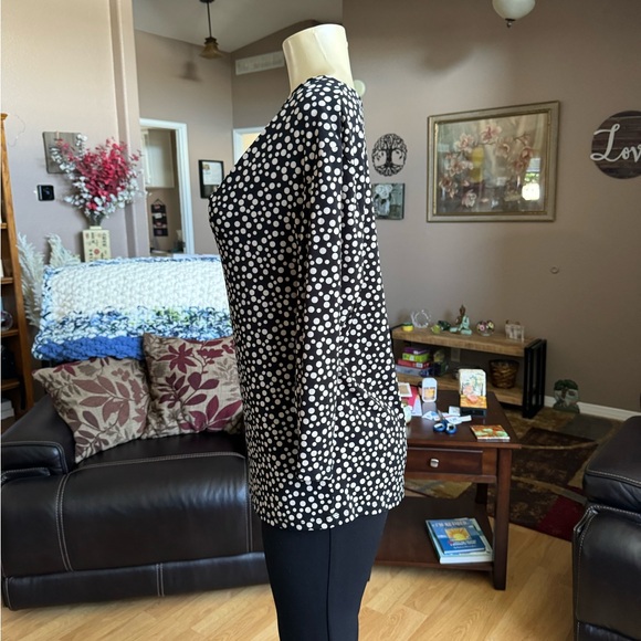 Ellen Tracy black & gray short sleeve loose neckline blouse-size L - Picture 3 of 10